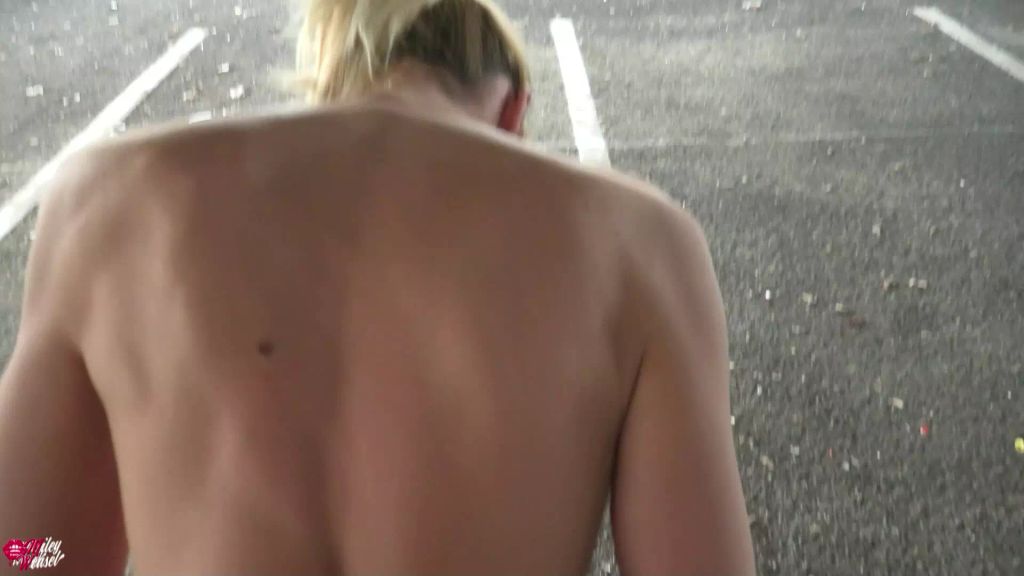 sexy foto nr. 7 von Lederbitch durchs Parkhaus gefickt!