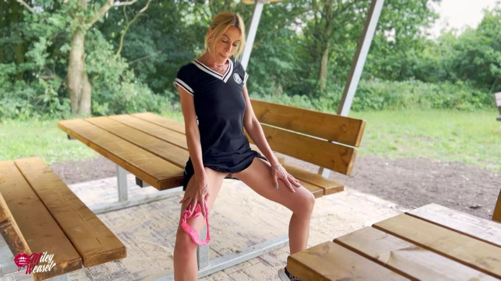 sexy foto nr. 3 von Hast du mein Höschen gefunden ?