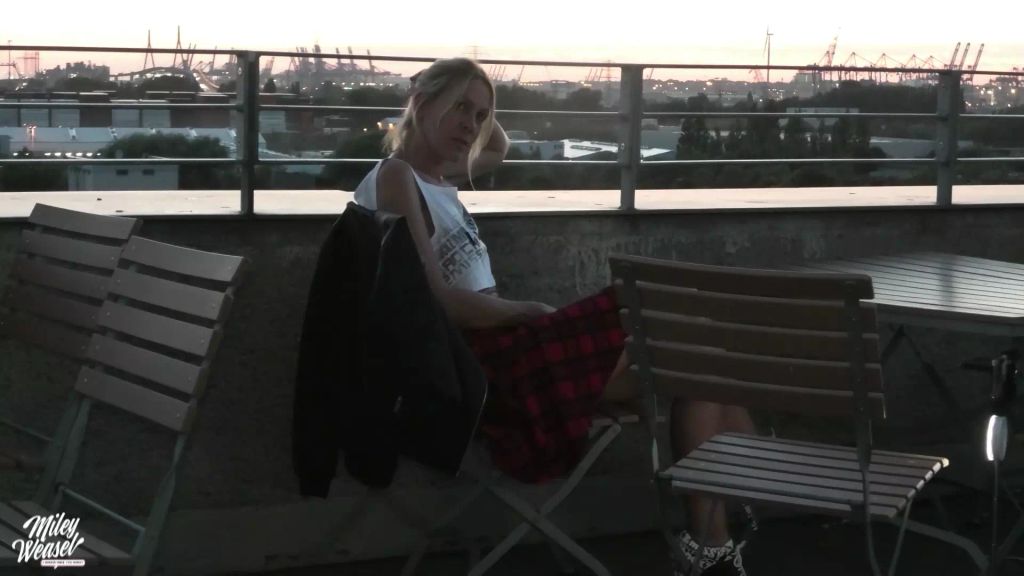 sexy foto nr. 3 von Absolut irrer Dachterrassenfick!Vom Hausmeister erwischt!