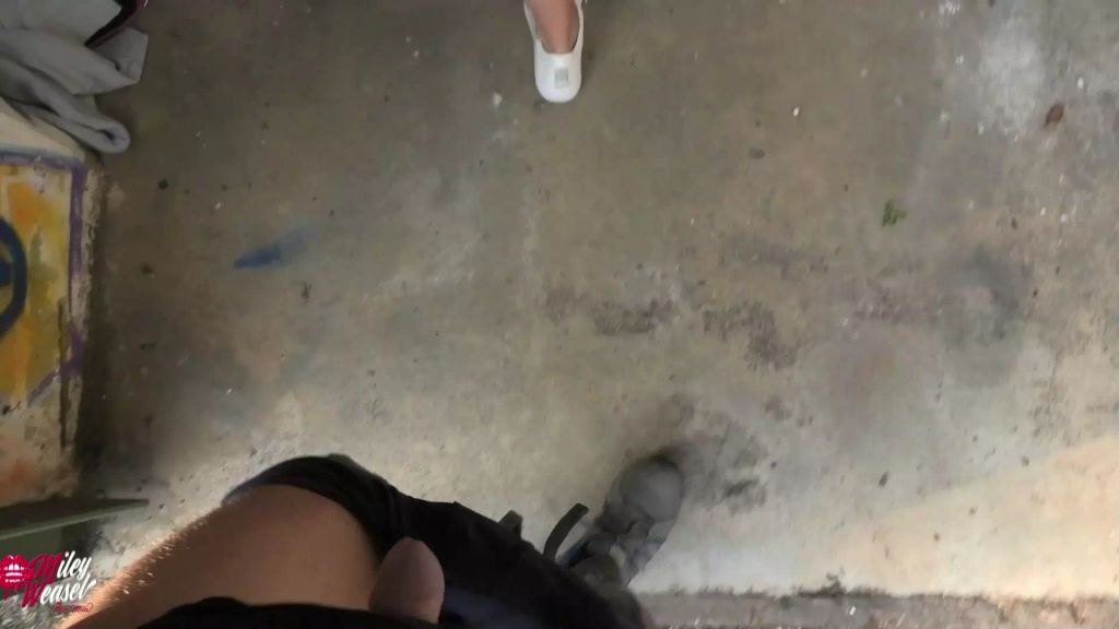 sexy foto nr. 7 von FUCK!! Security erwischt mich mit meiner Freundin!!