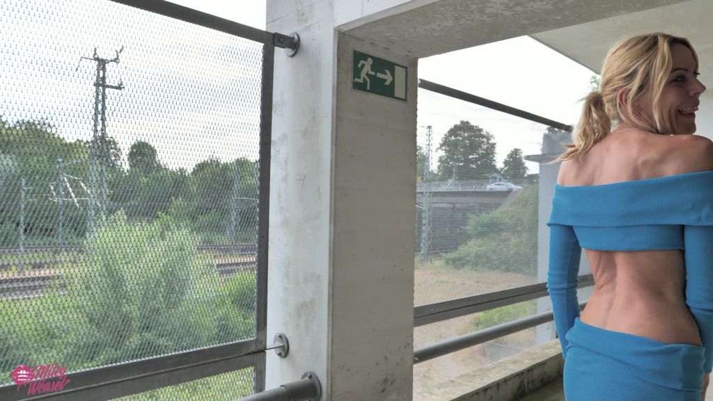 sexy foto nr. 8 von Einfach mal nackig im Parkhaus...