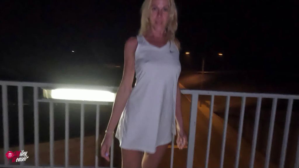 sexy foto nr. 7 von Public PussyFlashing.....