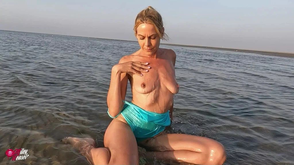 Mitten am Strand..geiler geht nicht!