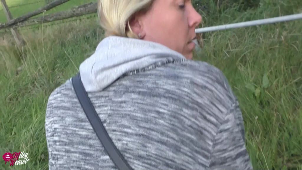 sexy foto nr. 1 von Devotes Mäuschen bekommt den Arsch vollgepumpt !!