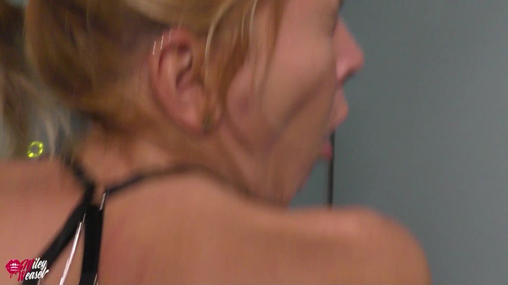 sexy foto nr. 8 von Versaute Rastplatzschlampe...fremder Typ in meinem Arsch !!