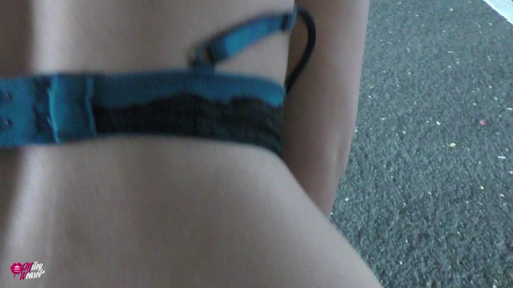 sexy foto nr. 7 von WTF!! Mit vollgepumpten Arsch und plug zur Party !!