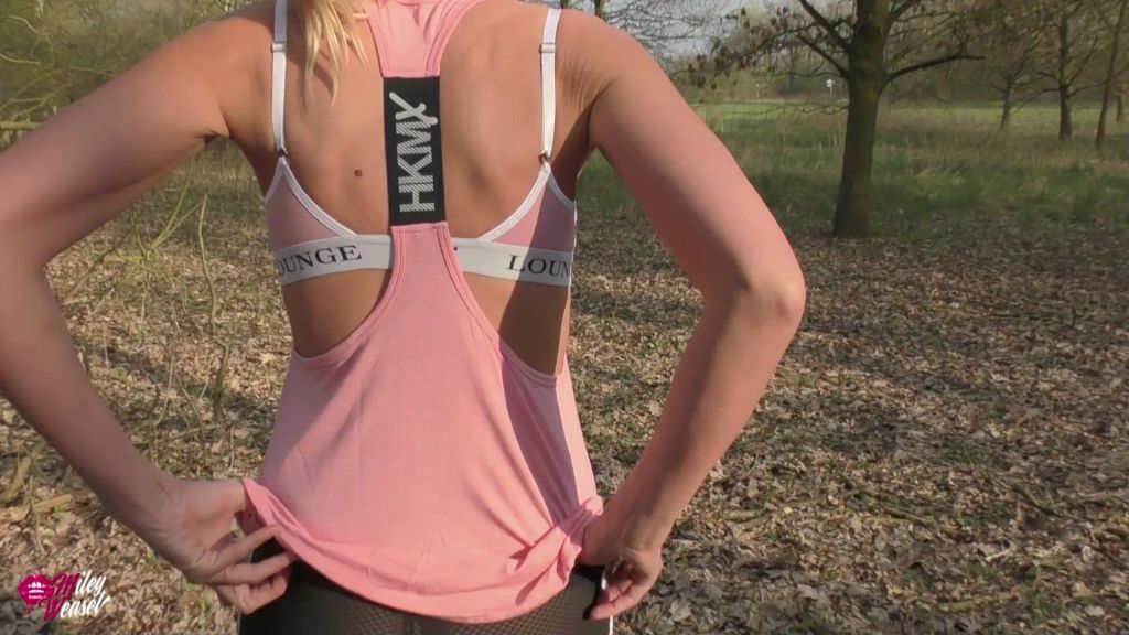 sexy foto nr. 2 von Analcreampie beim Sport im Park