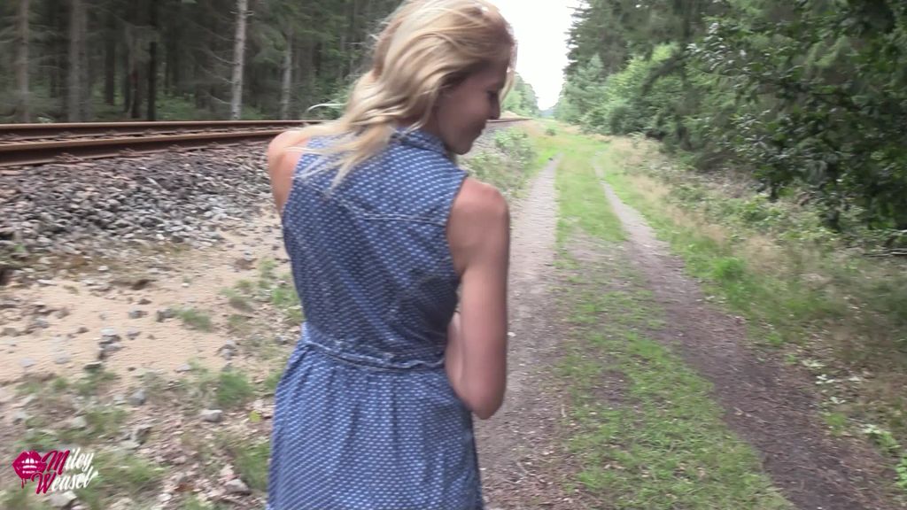 sexy foto nr. 3 von Riskant!! Mitten an den Schienen in alle Löcher gefickt !!