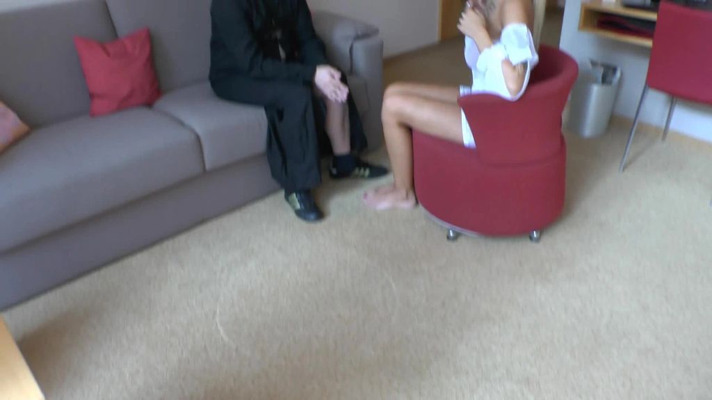 sexy foto nr. 1 von Ich fick sogar den Pfarrer