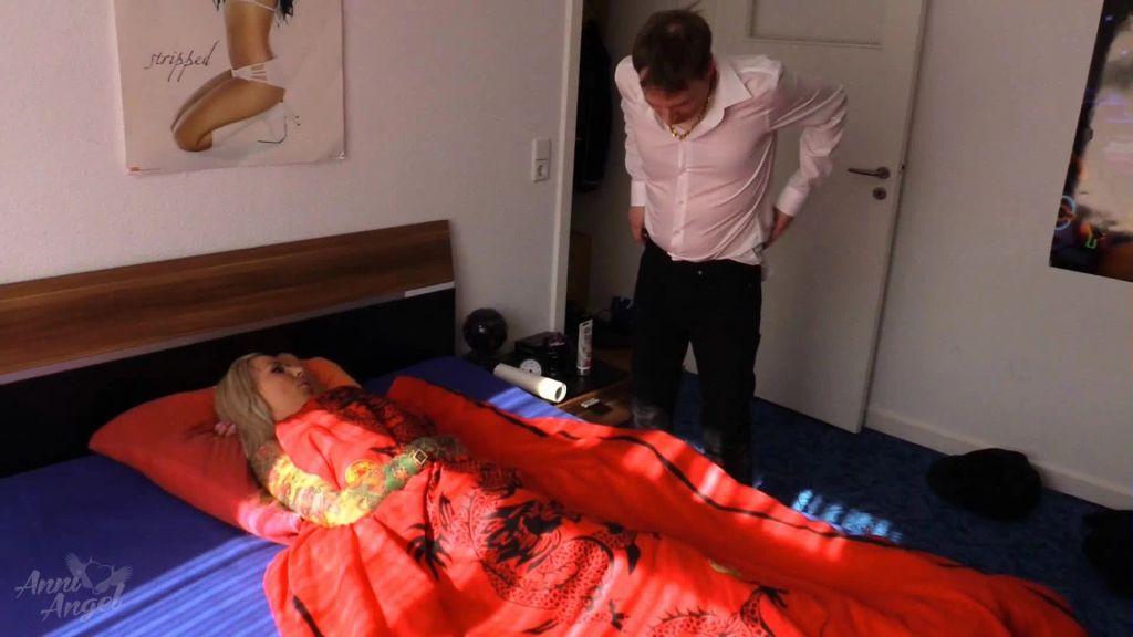 FRECH! Versaute Orgie im EHEBETT! 1