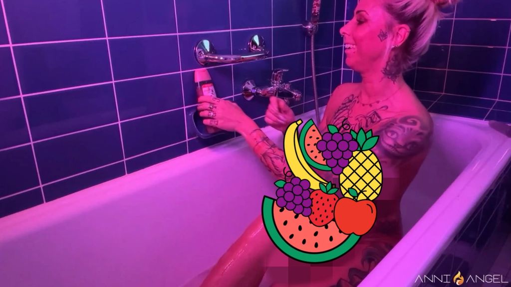 Feuchte Fotze, feuchte Titten ... geil in der Wanne gewixxt!