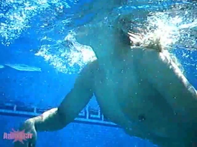 sexy foto nr. 2 von Geile Unterwasser Dildoshow