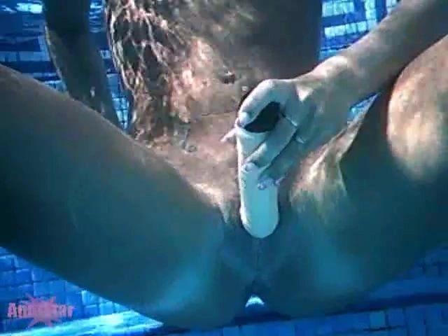 sexy foto nr. 5 von Geile Unterwasser Dildoshow