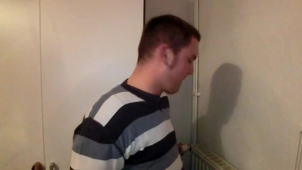 sexy foto nr. 3 von Auch Mini-Schwänze müssen gemolken werden