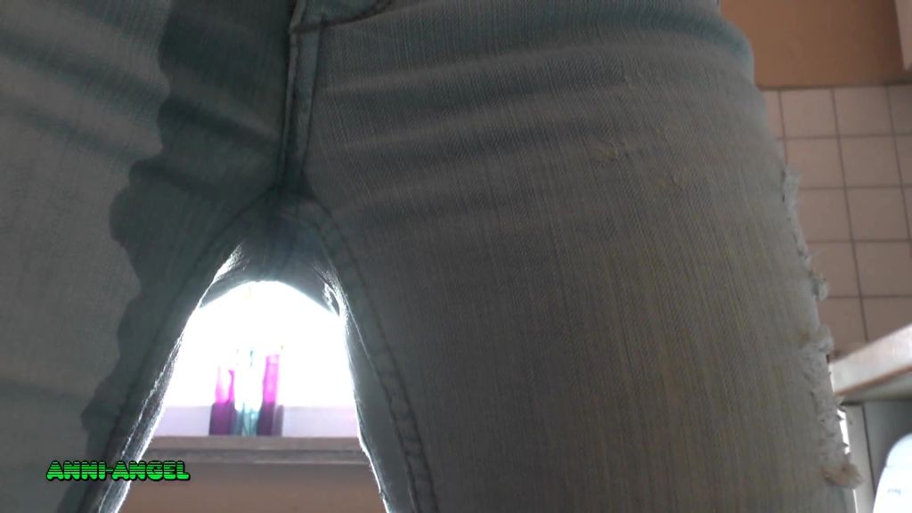 sexy foto nr. 4 von PEINLICH !! Eingepisst vor Merry