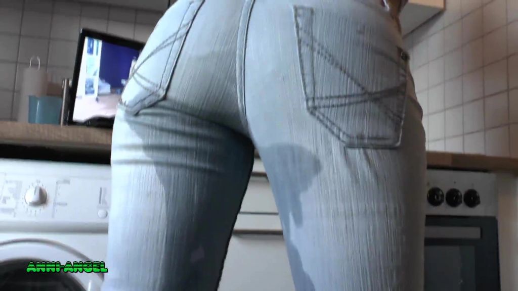 sexy foto nr. 6 von PEINLICH !! Eingepisst vor Merry