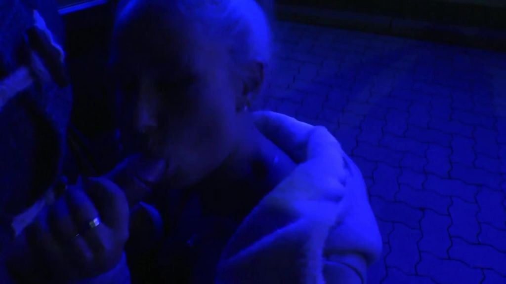 sexy foto nr. 4 von Blasen vor den Bullen ;D