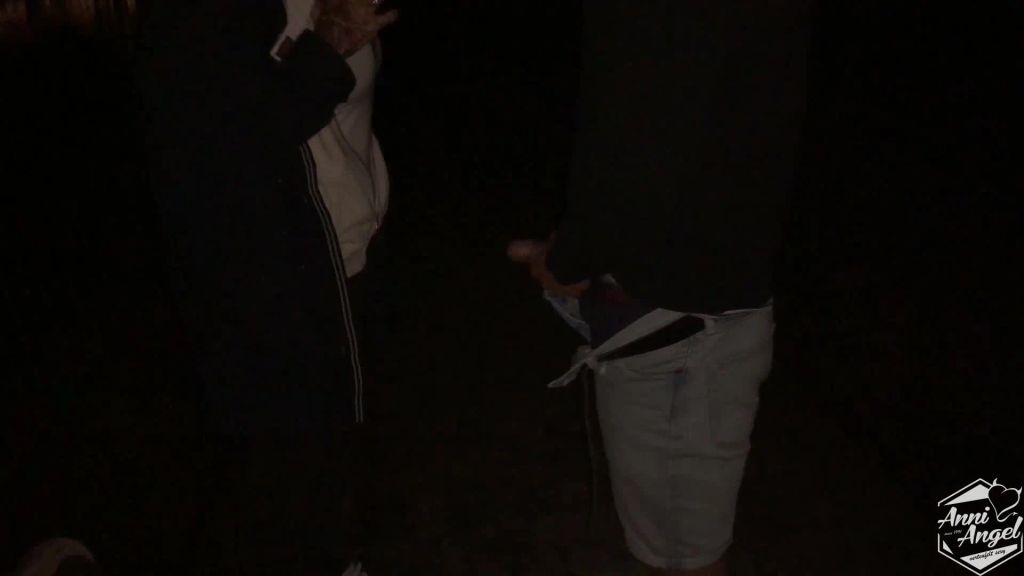 sexy foto nr. 1 von User erkennt mich auf Party und wird leer geblasen !