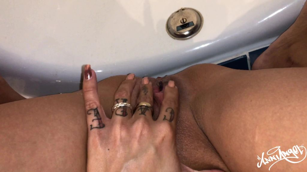 sexy foto nr. 9 von Geile Pissfontäne - schön abgepisst !