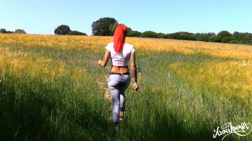 Schön das Feld gedüngt - Pipi in die freie Natur