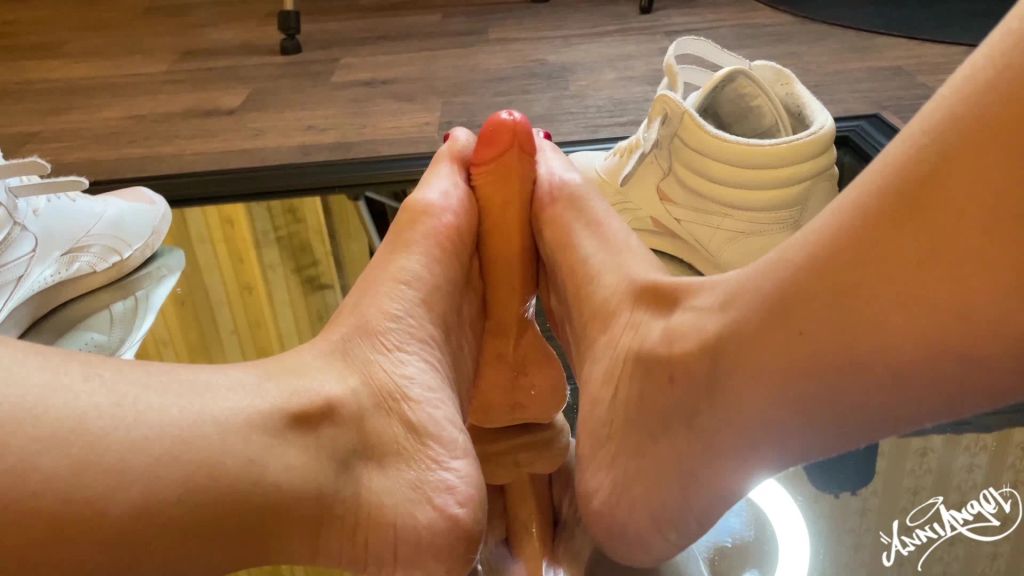 sexy foto nr. 7 von WISH-CLIP !! Leere Eier für den kleinen Fußwichser !!
