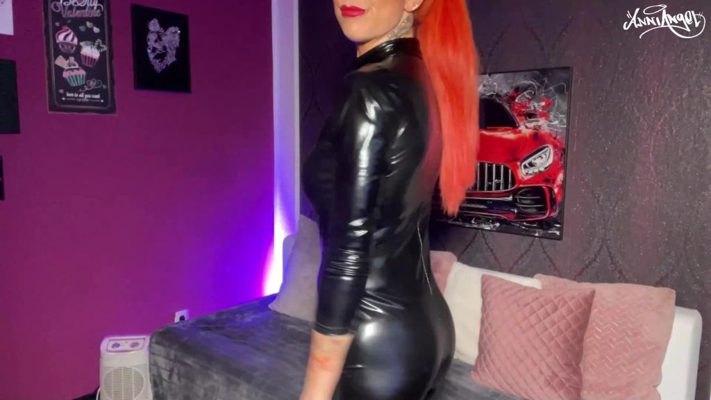 sexy foto nr. 2 von Fetisch Talk : Mini-Pimmel Loser darf für mich wichsen !!