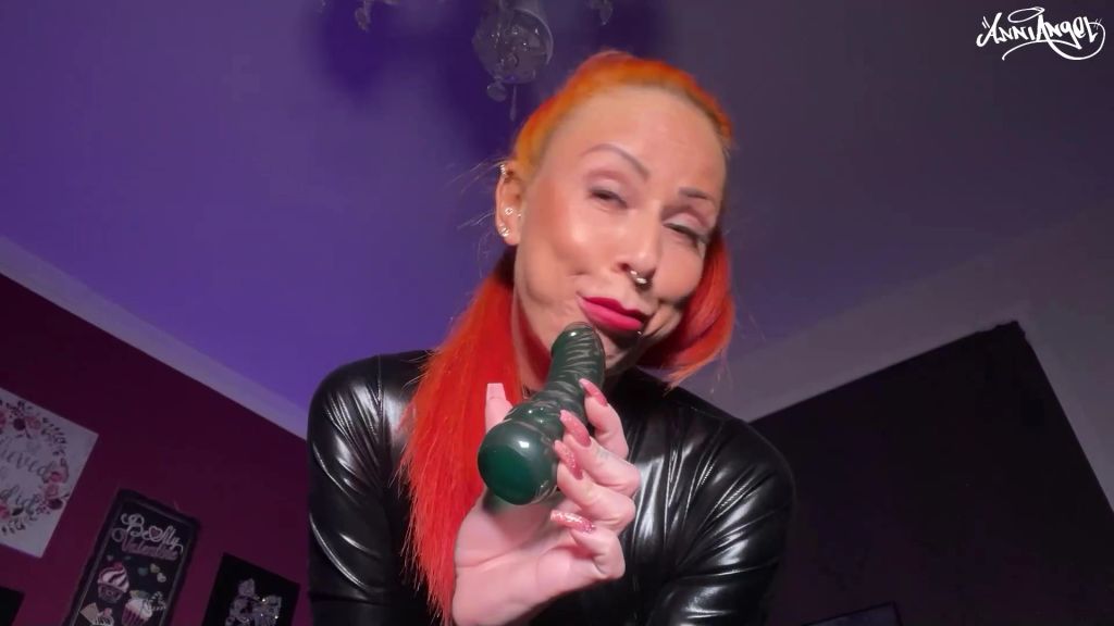 sexy foto nr. 6 von Fetisch Talk : Mini-Pimmel Loser darf für mich wichsen !!