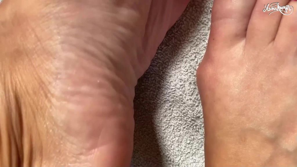 sexy foto nr. 8 von Sexy Feet !! Fußfetisch Deluxe - Cake Crushing !!