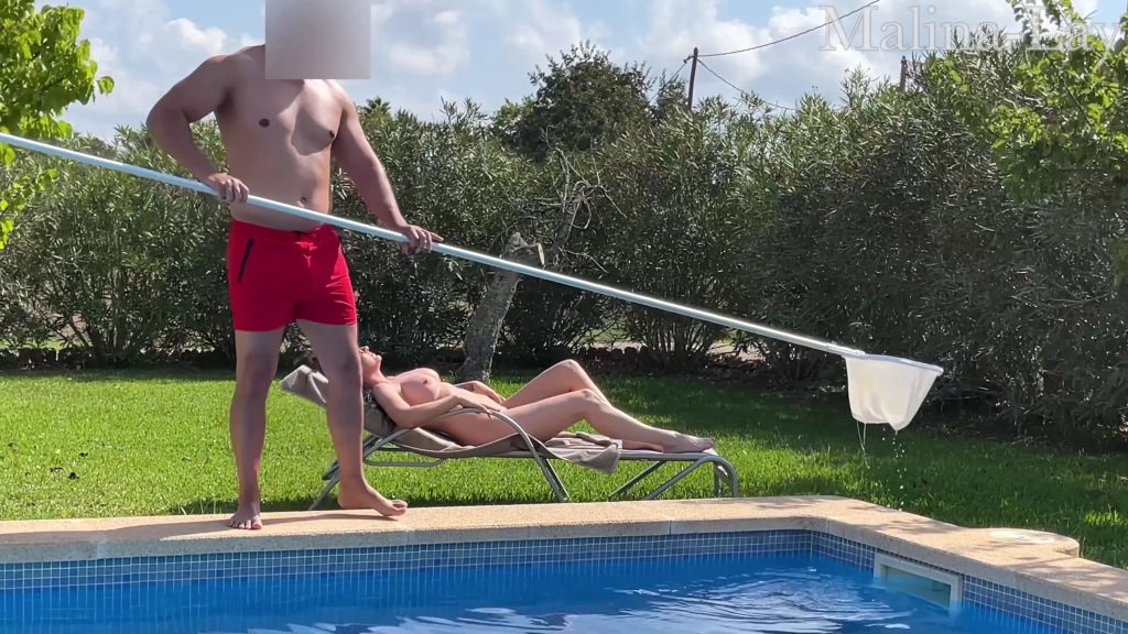 sexy foto nr. 2 von MILF wird am Pool zerstört