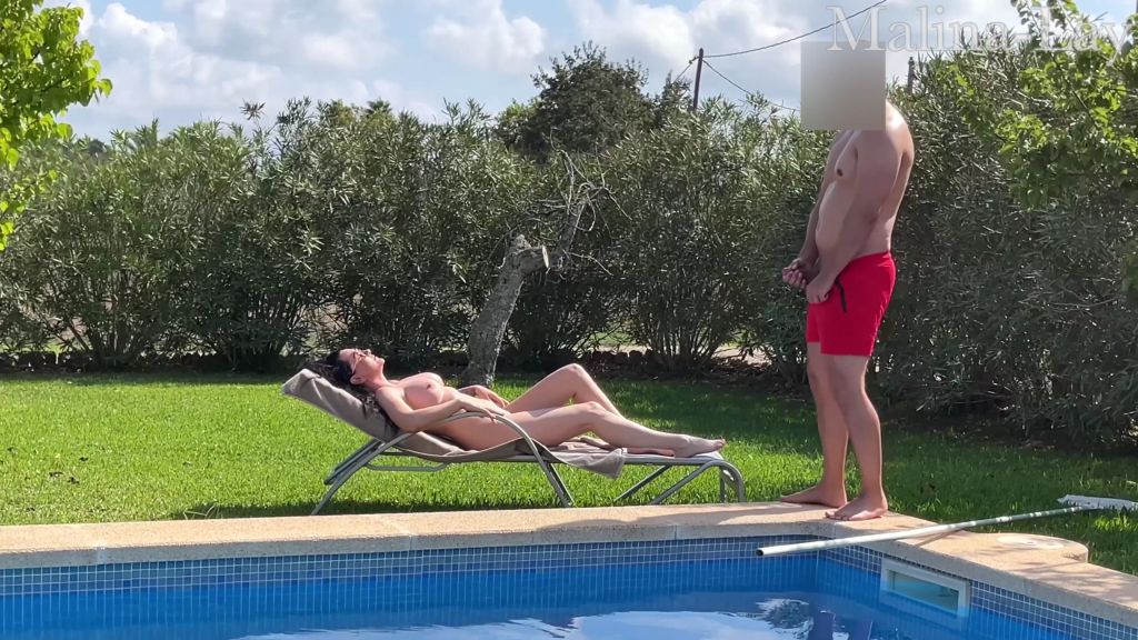 sexy foto nr. 3 von MILF wird am Pool zerstört