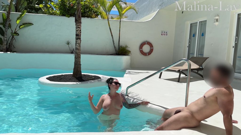 sexy foto nr. 1 von Notgeil am FKK Pool, Fremdsperma geschluckt