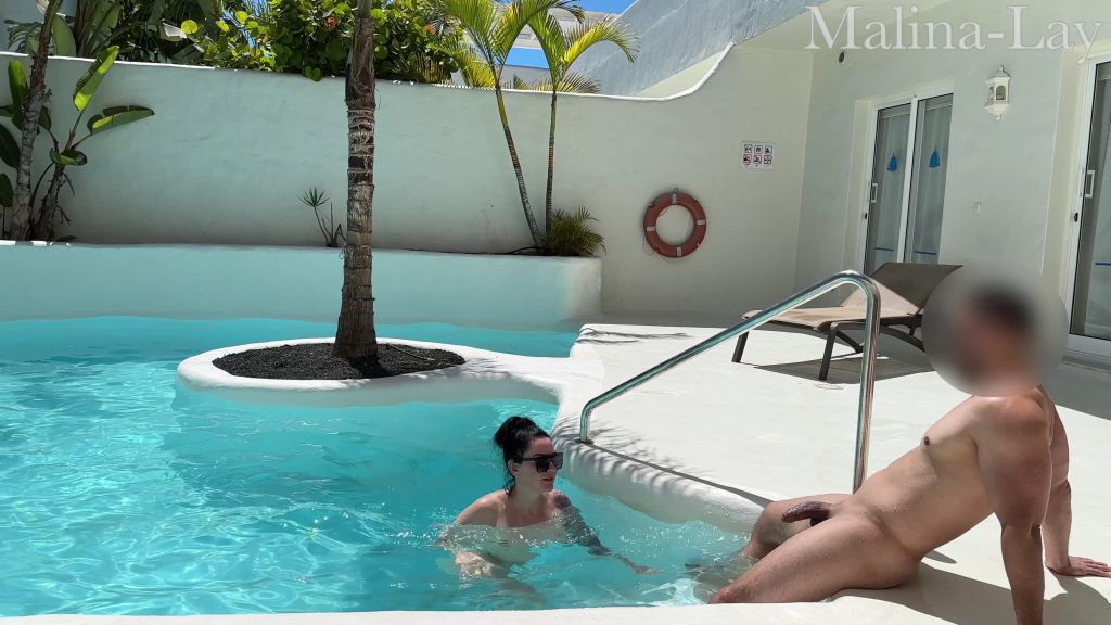 sexy foto nr. 2 von Notgeil am FKK Pool, Fremdsperma geschluckt