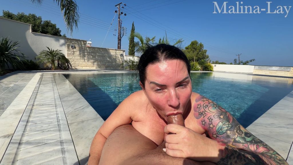 Vorschaubild 3 zum Video „Milf schluckt das Sperma vom ToyBoy“