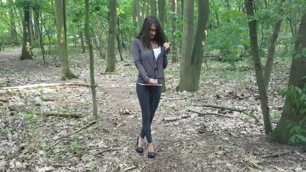 sexy foto nr. 2 von Aufregender Waldstrip :P