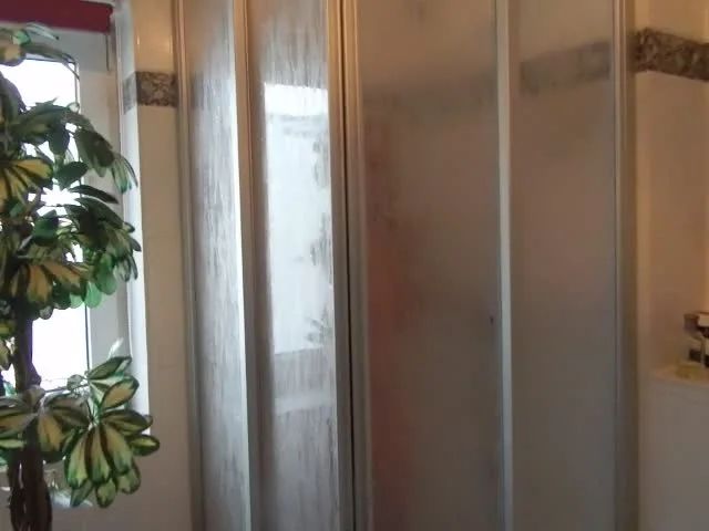 sexy foto nr. 1 von Voyeur filmte Barbie privat beim duschen