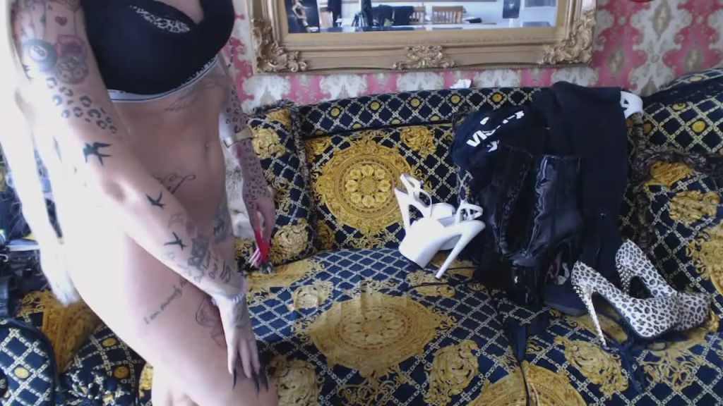 sexy foto nr. 1 von sei mein LECKSKLAVE!! deine barbie will dich