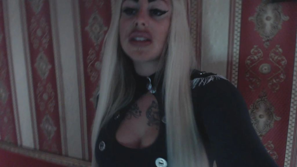 sexy foto nr. 7 von LUXUS Admiralin sucht sklaven! du wirst erzogen!