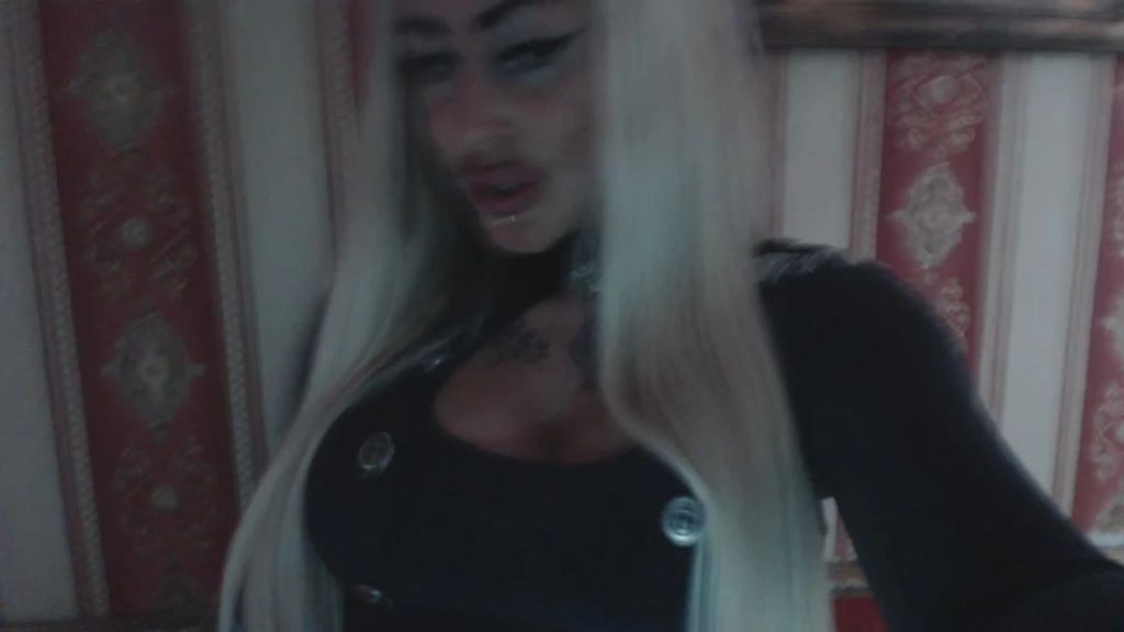 sexy foto nr. 10 von LUXUS Admiralin sucht sklaven! du wirst erzogen!