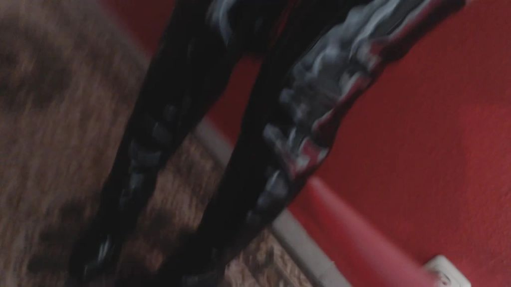 sexy foto nr. 10 von SCHLUCK den ABSATZ meiner LACKoverknees!