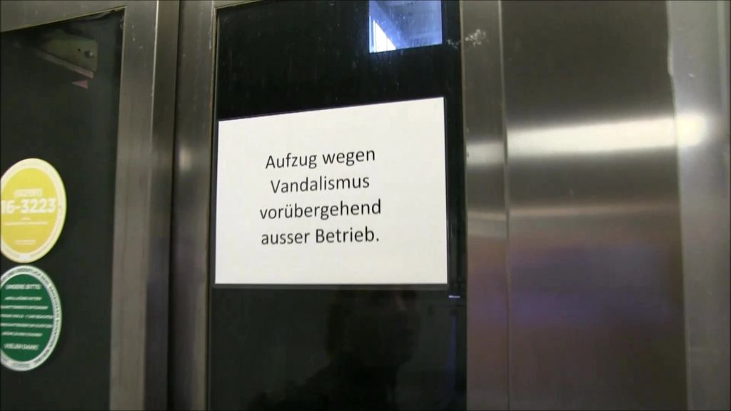 sexy foto nr. 2 von Vollgepisst - Notdurft im Parkhaus