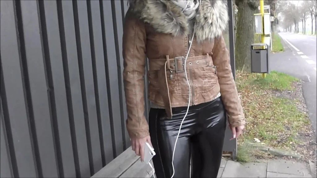 sexy foto nr. 3 von Mega Leggings Arsch wird ANAL gesprengt