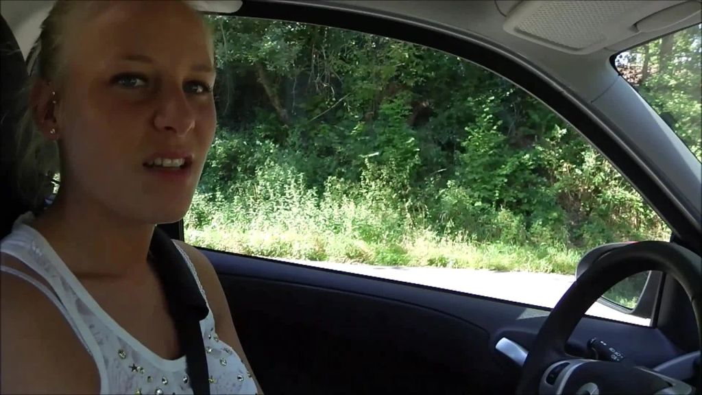 sexy foto nr. 6 von Im Auto ins Töpfchen gepisst