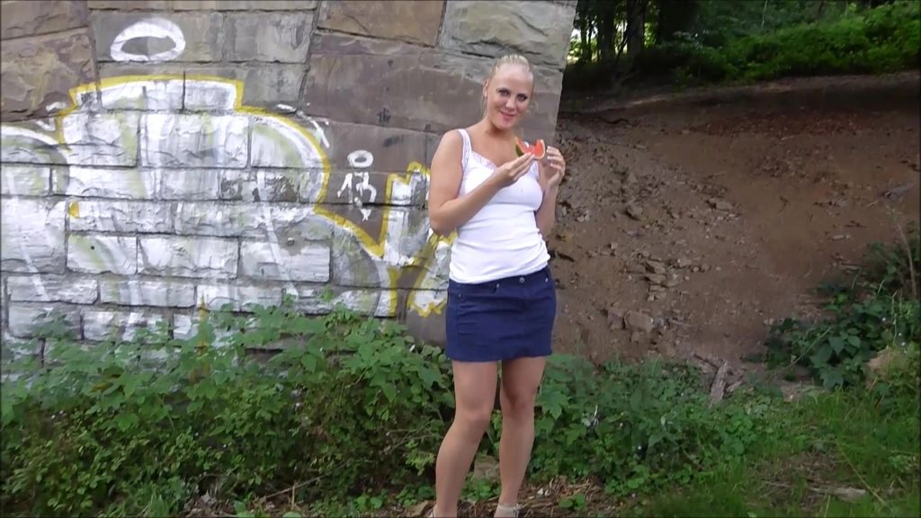 sexy foto nr. 2 von Sperma schmeckt geiler als Melone im nassem Top