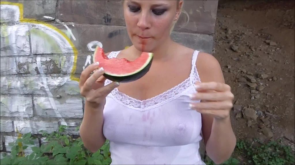 sexy foto nr. 3 von Sperma schmeckt geiler als Melone im nassem Top