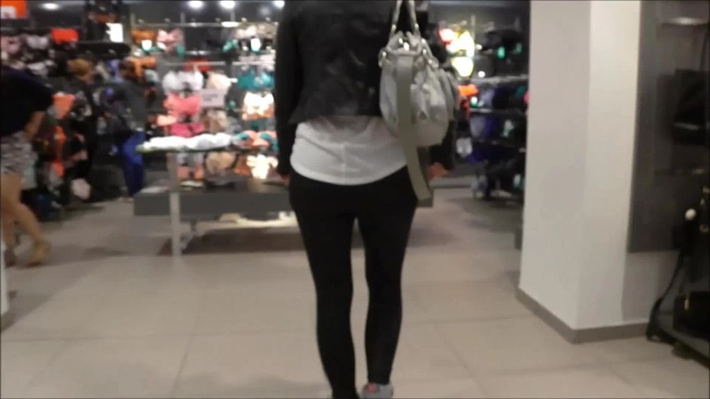 sexy foto nr. 1 von Facial in der Umkleide mit Spermawalk
