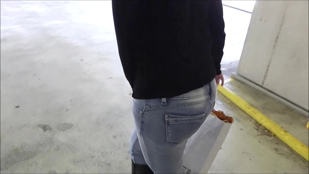 sexy foto nr. 6 von Parkhaus Jeans- Piss in Stiefeln