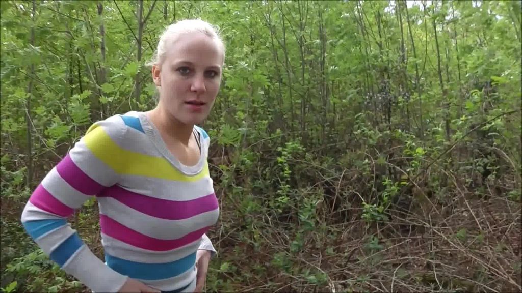 sexy foto nr. 9 von Kurz pissen und posen im Wald
