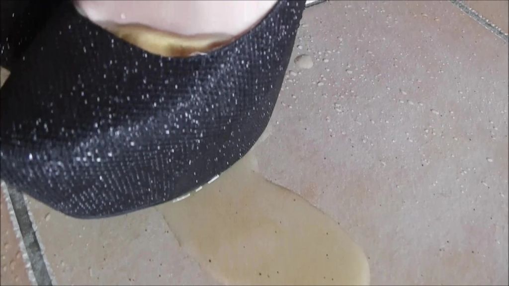 sexy foto nr. 7 von In Leggings und High Heels pissen