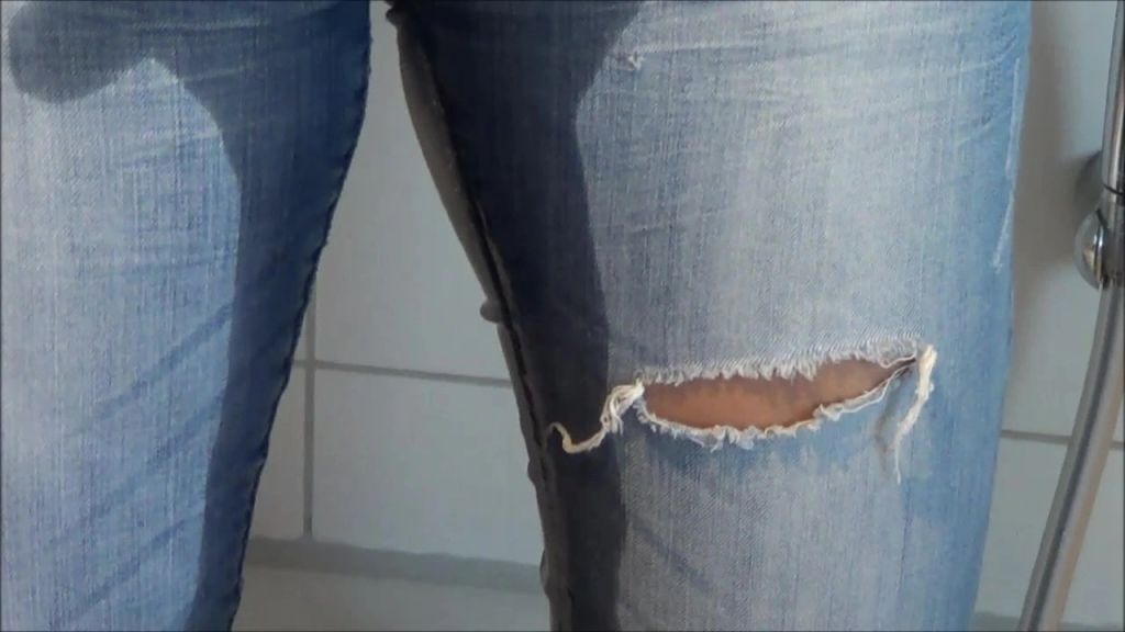 sexy foto nr. 4 von In zerrissene Jeans und Nylon gepisst