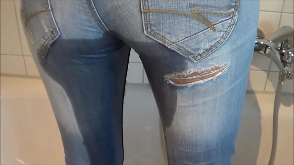 sexy foto nr. 6 von In zerrissene Jeans und Nylon gepisst